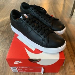 NIB Nike women’s Blazer Low LE black sneakers